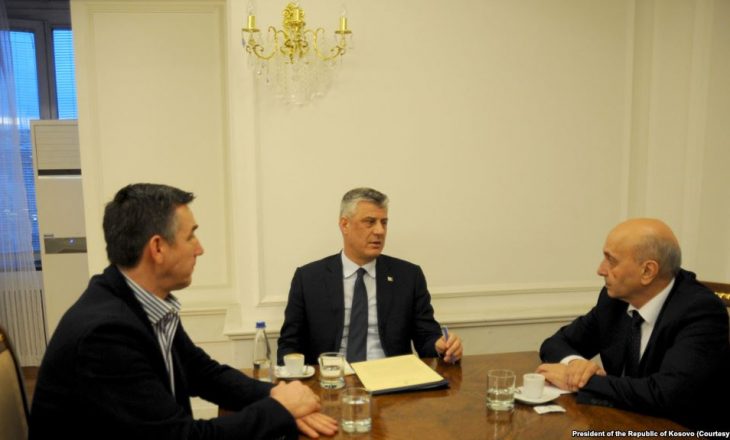 Liderët nëpër fushata partiake, institucionet pa vendimmarrje