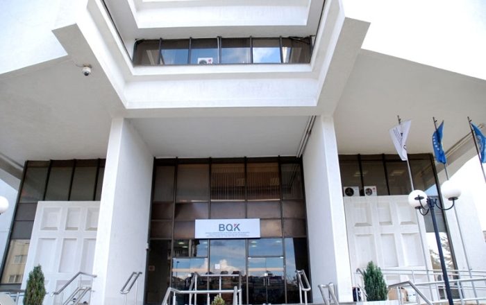 Mbi 2 miliardë euro llogariten kreditë e qytetarëve nëpër banka