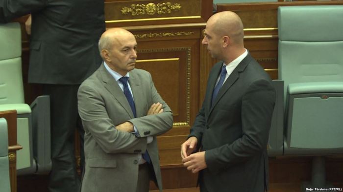 Analistët thonë se Lista Serbe u kthye në Kuvend me koncesione