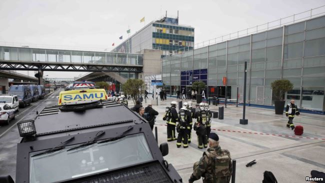 I vrari në aeroportin e Parisit, i njohur për autoritetet franceze