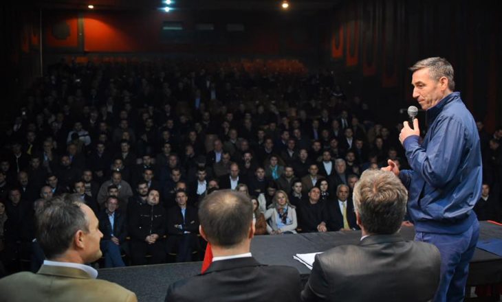 Dy këshilltarët që braktisën shefat e tyre për Kadri Veselin