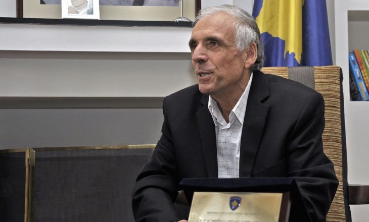 Rrugëtimi i Arif Demollit nga poezia në libra shkolle e shkrime satirike