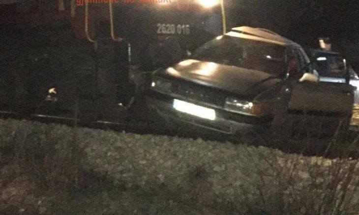 Aksident i rëndë në Klinë, treni godet veturën