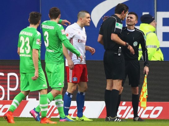 Duartrokitje në Bundesligë për gjyqtarin që mori në qafë PSG-në