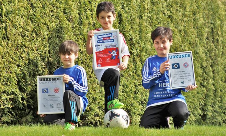 Tre vëllezërit Bisaku zgjidhen për të shoqëruar futbollistët e Hamburgut