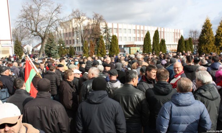 Protestë kundër taksës për të papunët