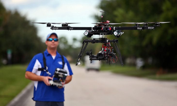 Arrestohet një person në Amerikë pasi goditi një grua me dronë