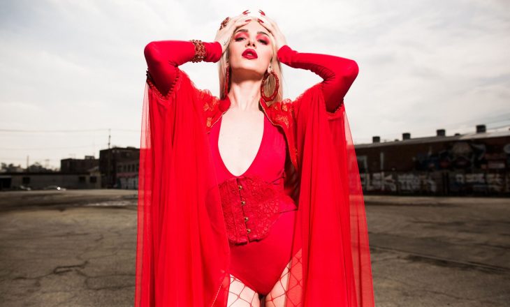 Era Istrefi kalon Bebe Rexhën dhe Dua Lipën