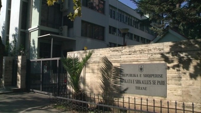 Dënohet shqiptarja që la fëmijët në Gjermani