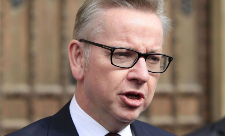 Deputeti britanik që ironizonte me Shqipërinë, lavdëron kosovarët