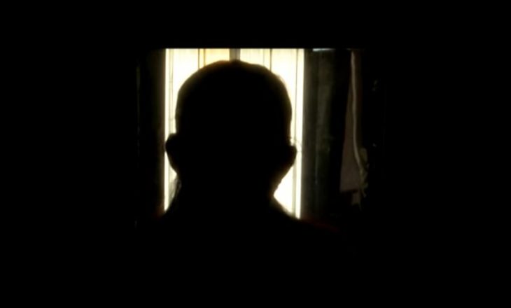 Rrëfimi i kosovares së dhunuar gjatë luftës: Nuk më flet as djali im