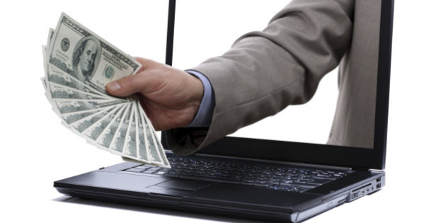 Bankat hapin degët online, japin edhe kredi