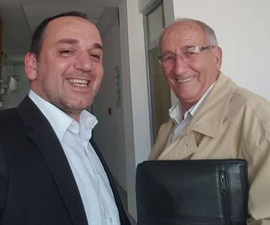 “I vdekuri” viziton Kuvendin e Kosovës, kërkon drejtësi nga deputetët