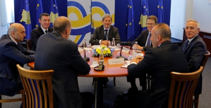 Përfaqësues të pozitës dhe opozitës u takuan në Tiranë për dialog politik
