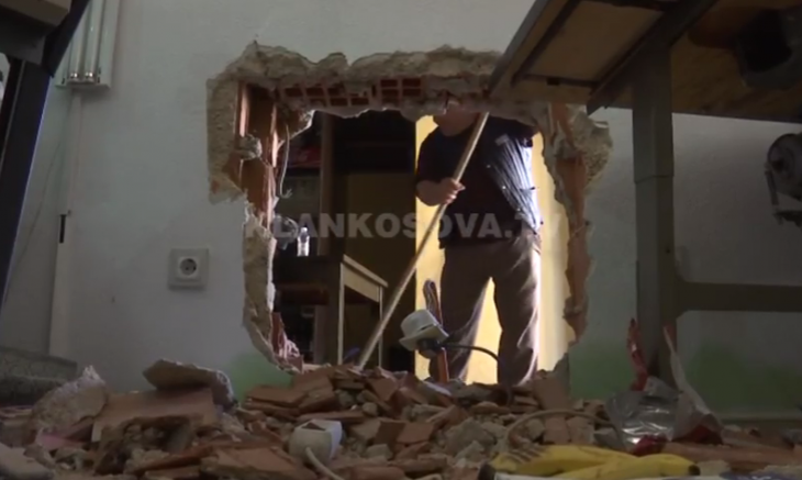Vjedhje e arit si nëpër filma në disa dyqane të Klinës