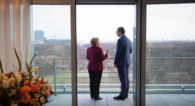 Merkel bind Vuçiqin që “Lista Srpska” të kthehet në institucionet e Kosovës