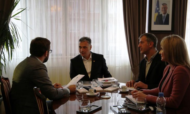 Lumezi cakton një prokuror për trajtimin e rasteve të gazetarëve