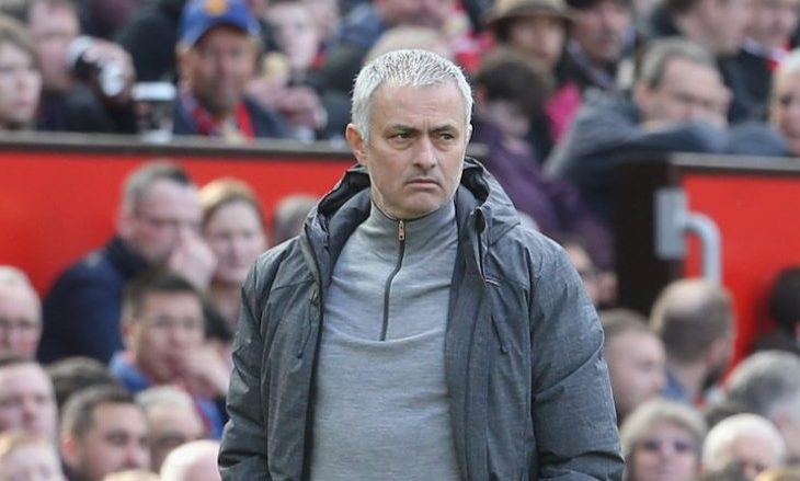 Bournemouthi ndal Manchesterin me një lojtar më pak