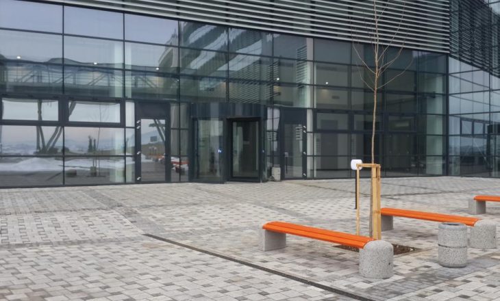 Zyrtari i Ministrisë së Drejtësisë ndalohet për armëmbajtje pa leje