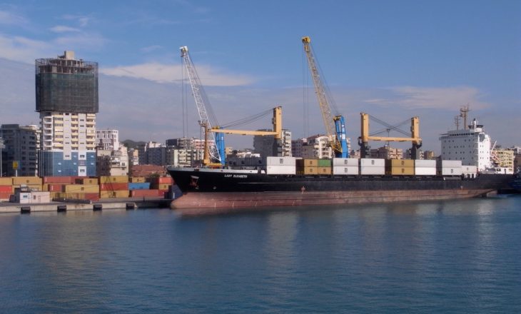 Durrës, gjendet një trup i pajetë në det