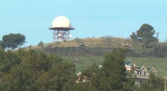 Shpërthim te ish-reparti ushtarak në Tiranë, dy fëmijë të plagosur