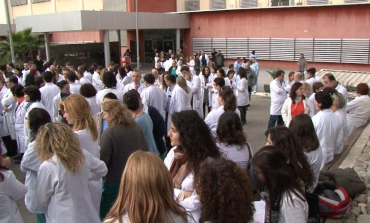 Federata Sindikale e Shëndetësisë paralajmëron grevë