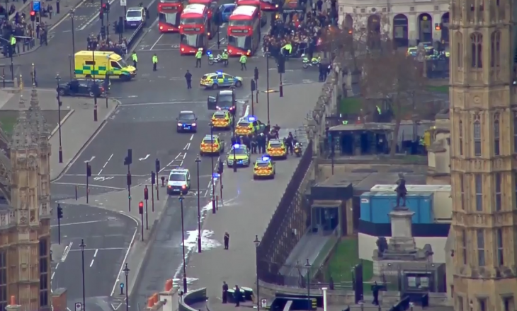 Të shtëna armësh jashtë Parlamentit të Britanisë
