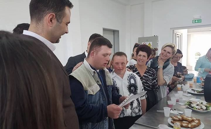 Dy persona me sindromën Down punësohen në fabrikën e kërpudhave