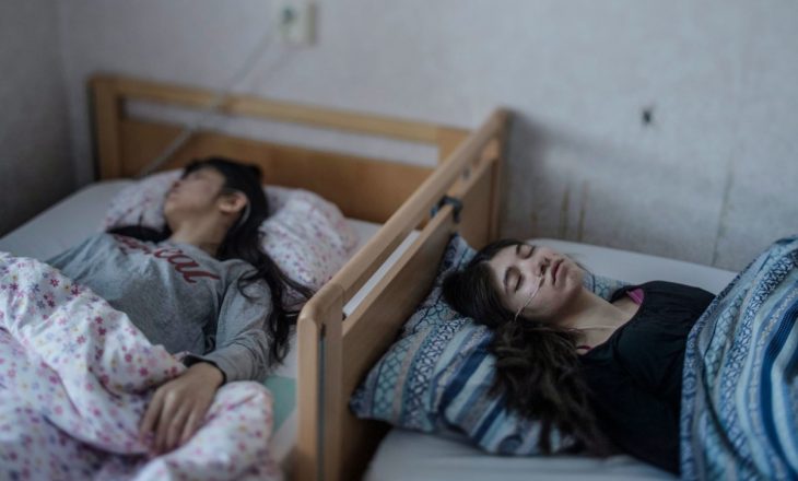 Fëmijët refugjatë në Suedi, mbesin pa ndjenja kur informohen se do të dëbohen