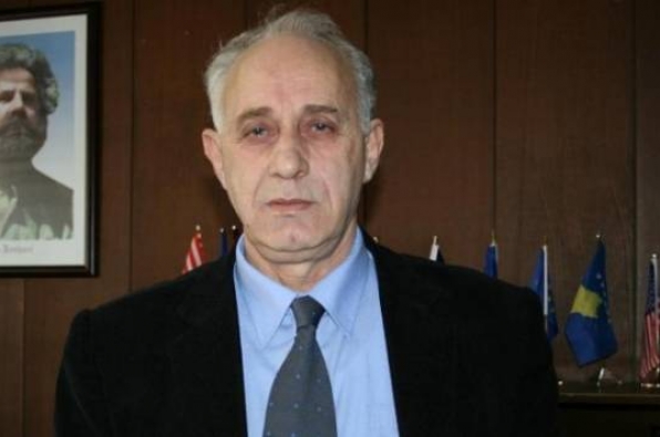 Iniciohen dy vepra penale ndaj personit që hyri i armatosur në zyrën e kryetarit