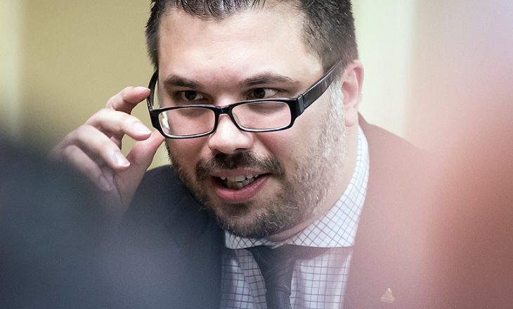 Politikani zviceran akuzon kosovarët se kanë shitur votën për kundërshtarin e tij