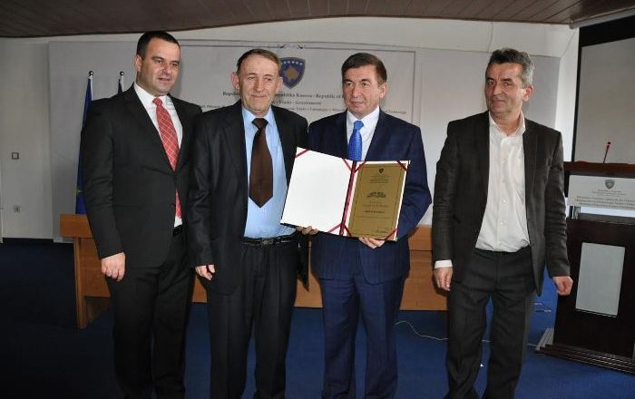 Çmimin “Shaban Jashari” e mori mësuesi nga Deçani