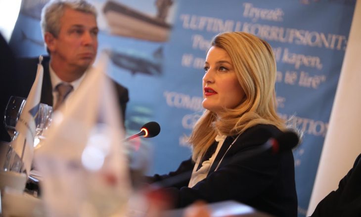 Hoxha: Të mos fshihemi pas të pamundshmes por ta luftojmë korrupsionin