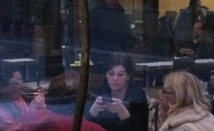 Gjyqtarja Daka shihet në publik me të akuzuarën për korrupsion