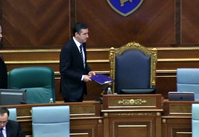 Veseli del i painformuar për Kuvendin duke dashur të tregohet popullist para zgjedhjeve