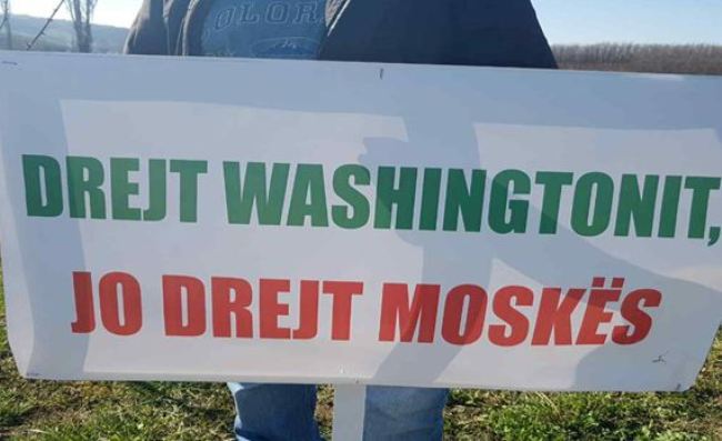 Protestat e shqiptarëve në mbrojtje të serbëve nga nacionalizmi i rremë i Beogradit