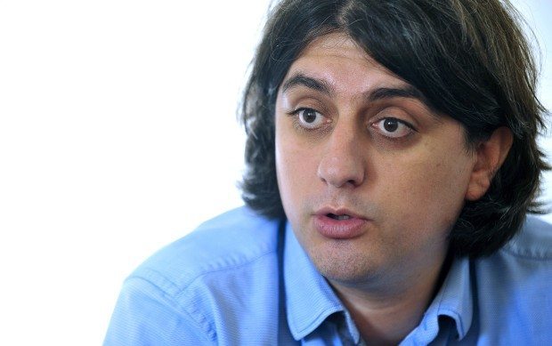 Deputeti shqiptar i LSDM-së: Nuk mundemi që ta vendosim shqipën në monedha e uniforma
