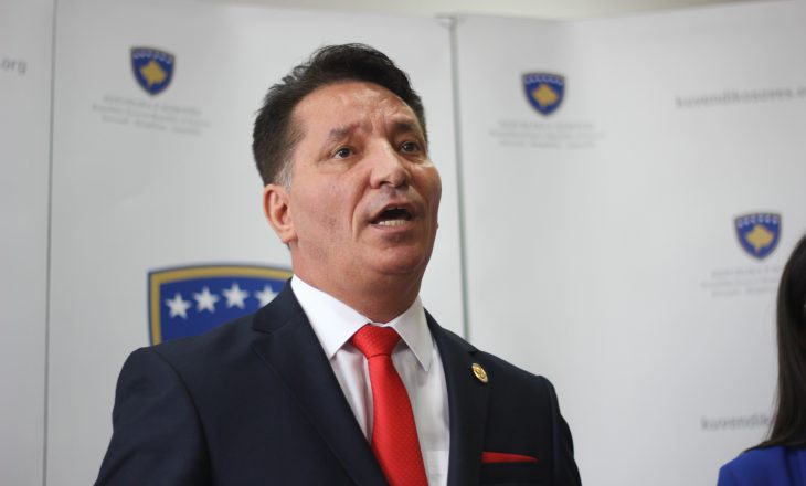 Deputeti i AAK-së thotë se VV dhe LAA po e bllokojnë Kuvendin