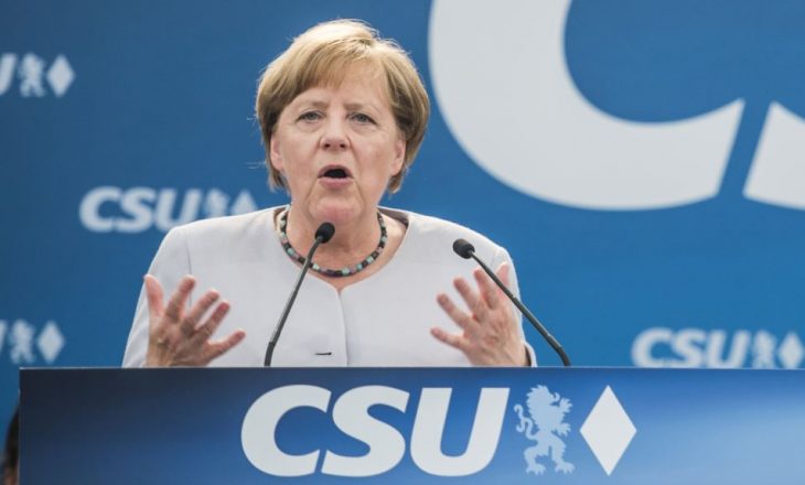 Një mijë akuza për tradhti kundër Angela Merkelit