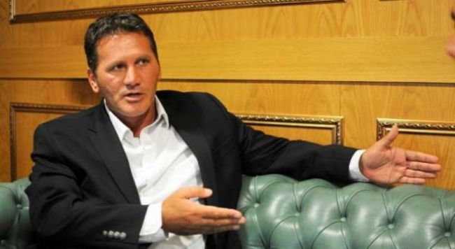 Deputeti Naser Osmani shkon në mbledhje të Kuvendit, ndërpritet seanca gjyqësore ndaj tij
