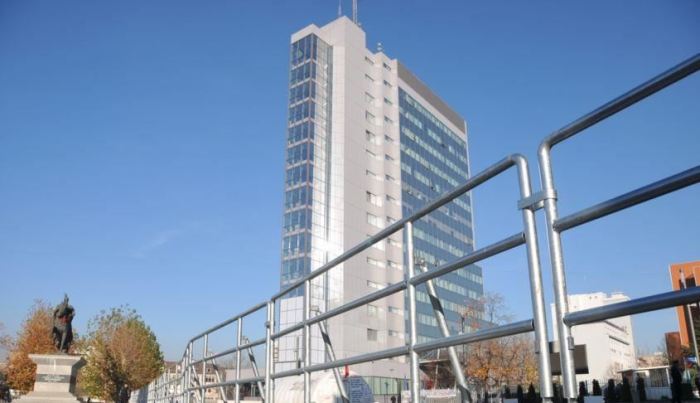 Institucionet e Kosovës shpenzojnë 15 milionë euro për vetura me qira