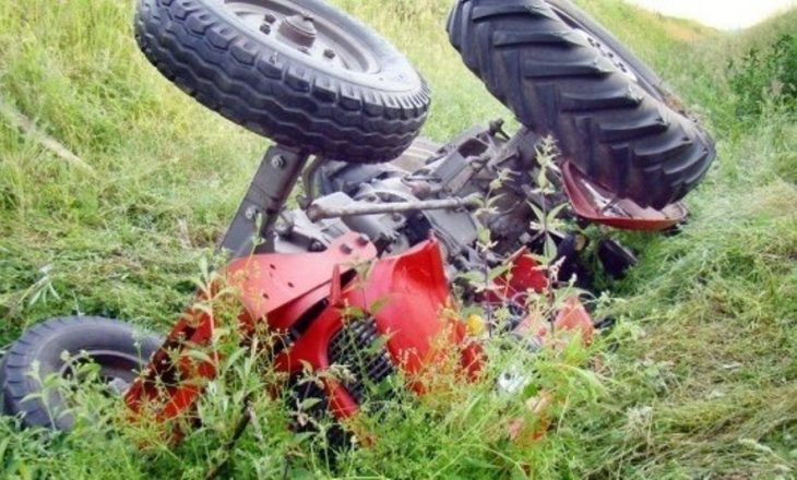 Përplaset nga traktori, ndërron jetë 76-vjeçari