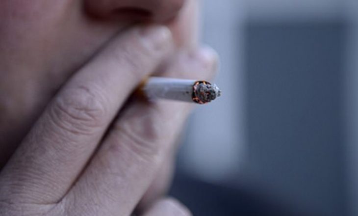 Pasi diagnostikohet me kancer në fyt, vret shokun që i mësoi duhanin