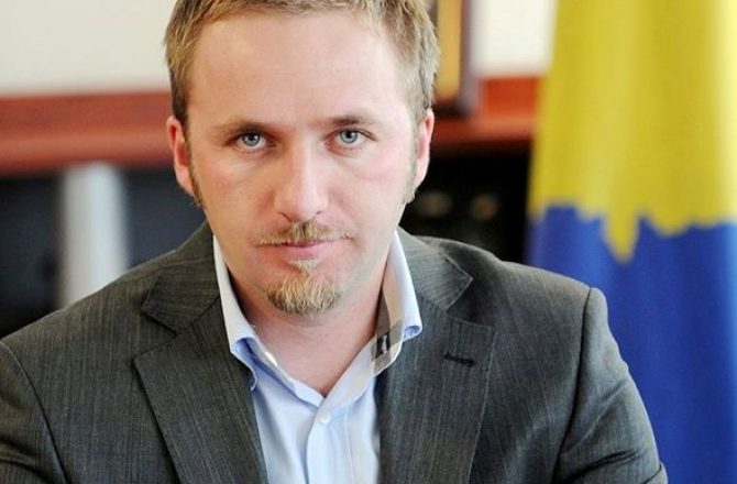 Anëtari i PDK-së – VV-së: Duhet të jepni përgjegjësi për vdekjen e vëllezërve Dehari
