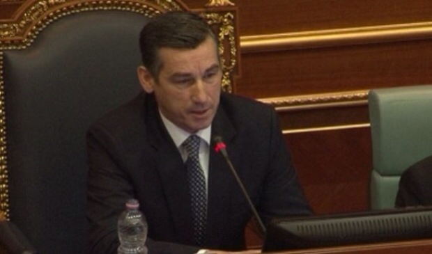 Edhe një nënkryetar i PDK-së konfirmon kandidaturën e Veselit