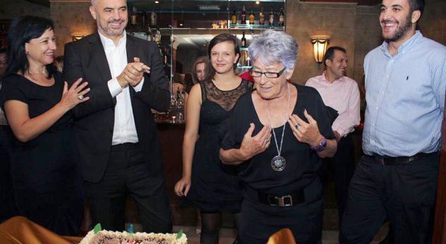 Vajza e Linda Ramës rrëfen raportet me Edi Ramën dhe dy djemtë e tij