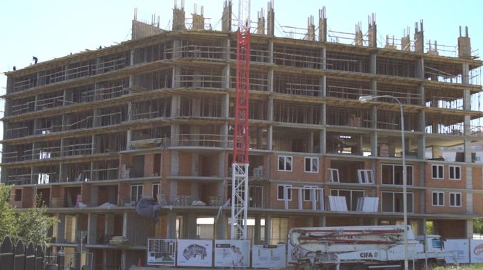 KAWA përsëri me rekord, përfundon kompleksin “Hyjnesha” për 100 ditë