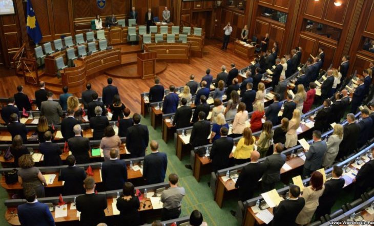 Me apo pa institucione javën tjetër?
