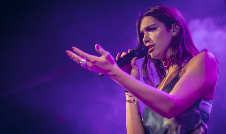 “Artistja më e mirë e re” – Dua Lipa reagon pas çmimit të fituar në MTV Ema