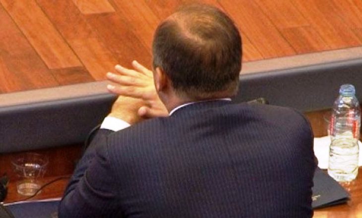 Koha kur Enver Hoxhaj kërkonte të mbyllej seanca